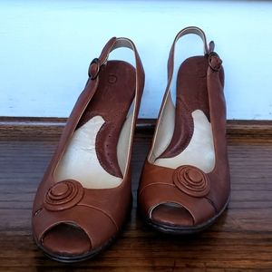 NWOT Born Brown Leather Peep-Toe Heels 7